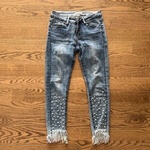 NWOT Redial Pearl Embellished Frayed Hem Jeans